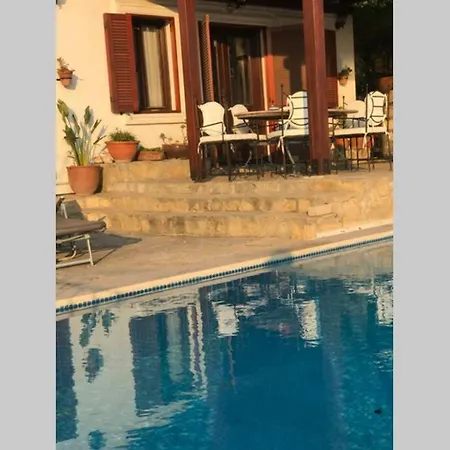 5 Star Private & Private Swimming Pool